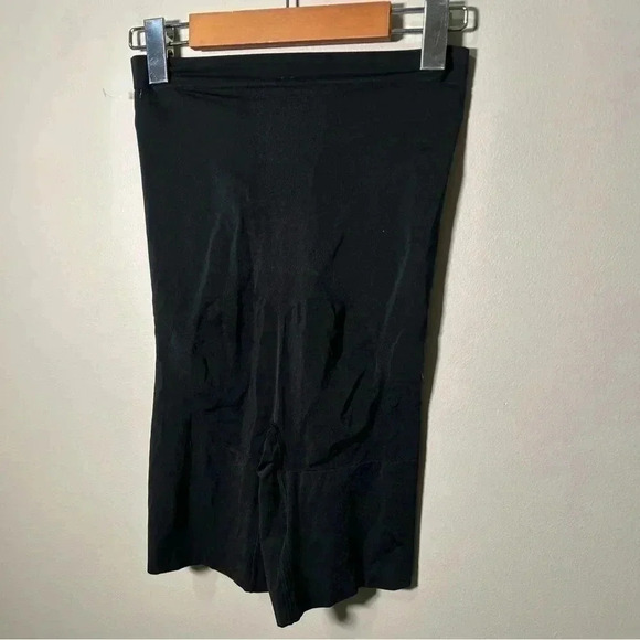 NWOT SPANX OnCore  High-Waisted Mid-Thigh Short L - Picture 4 of 7